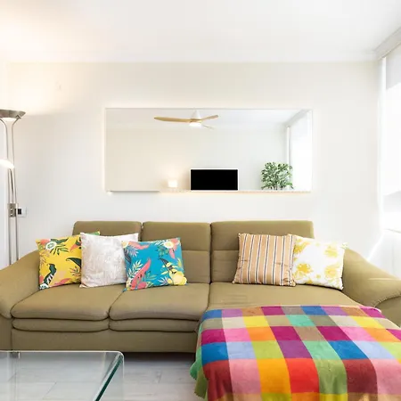 Home2book Bright & Communal Pool Cruz Daire