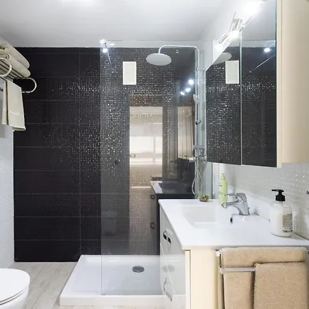 Home2book Bright & Communal Pool Cruz Appartement