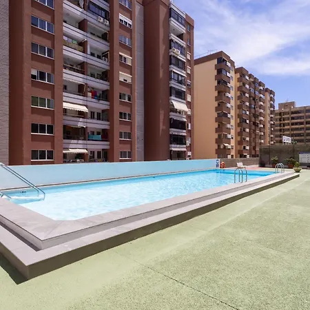 Home2book Bright & Communal Pool Cruz Daire