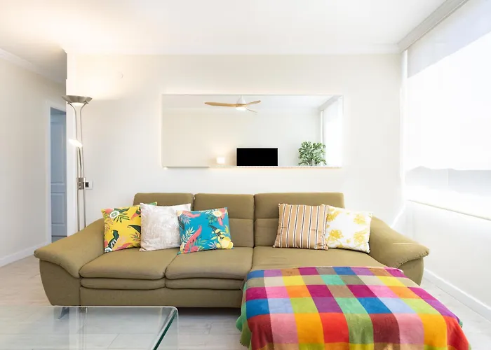 Home2book Bright & Communal Pool Cruz Appartement